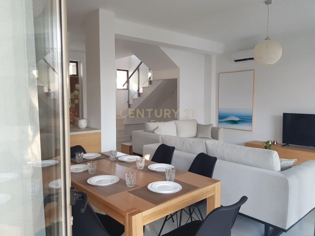 Vila me Qira në Gjirin e Lalzit!