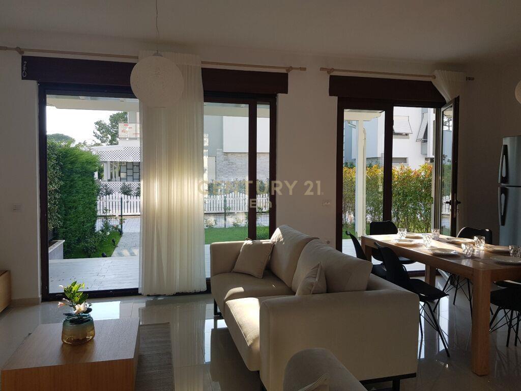 Vila me Qira në Gjirin e Lalzit!