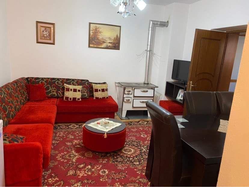 Leshohet shtepi private me qera