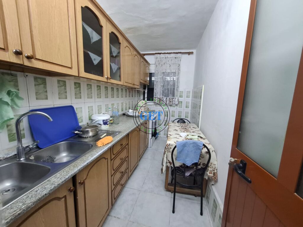 Shitet, Apartament 2+1,pranë Shkollës Qemal Mici