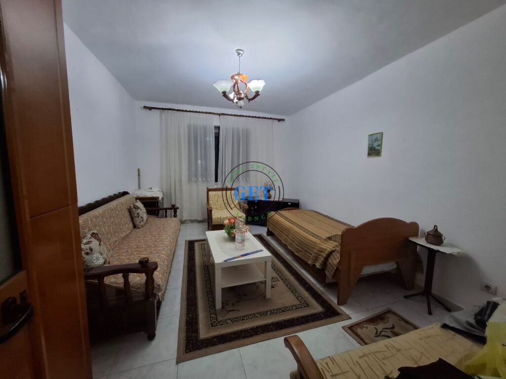 Shitet, Apartament 2+1,pranë Shkollës Qemal Mici