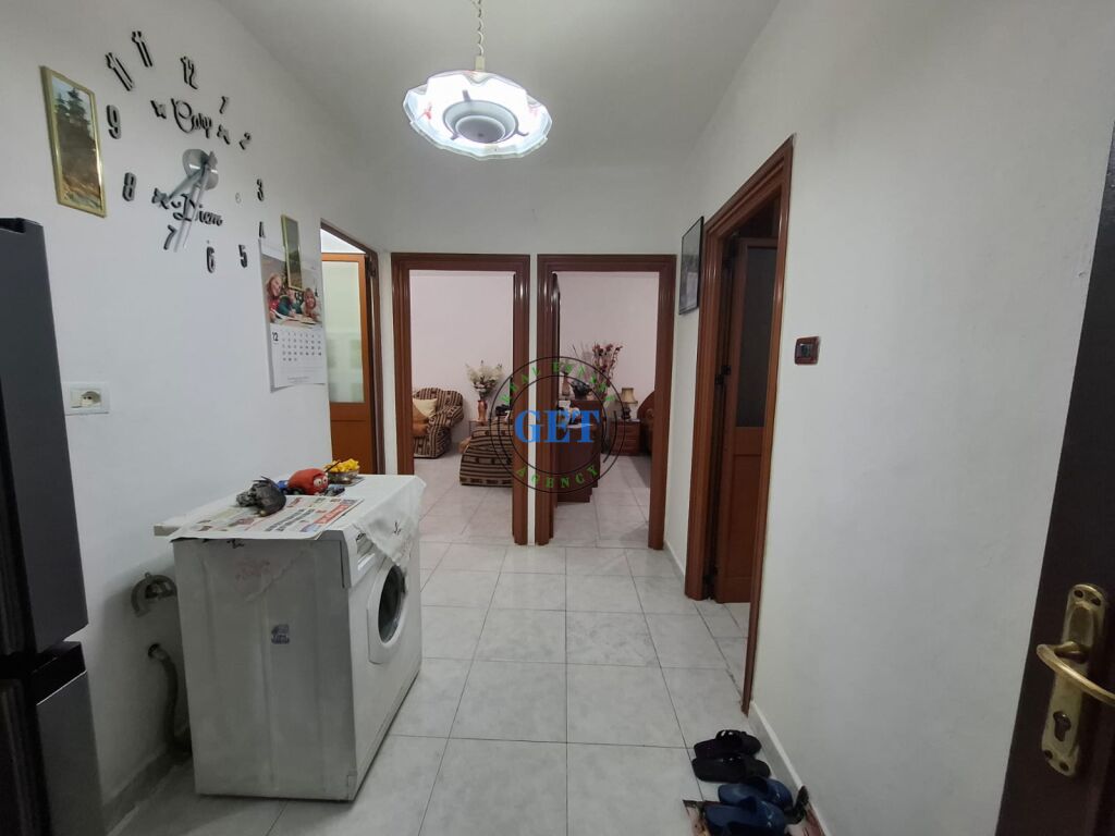 Shitet, Apartament 2+1,pranë Shkollës Qemal Mici