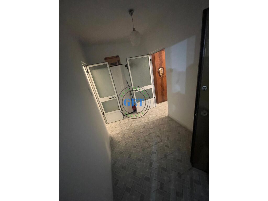 Shitet Apartament 1+1, Tek Parku Vala, Durres