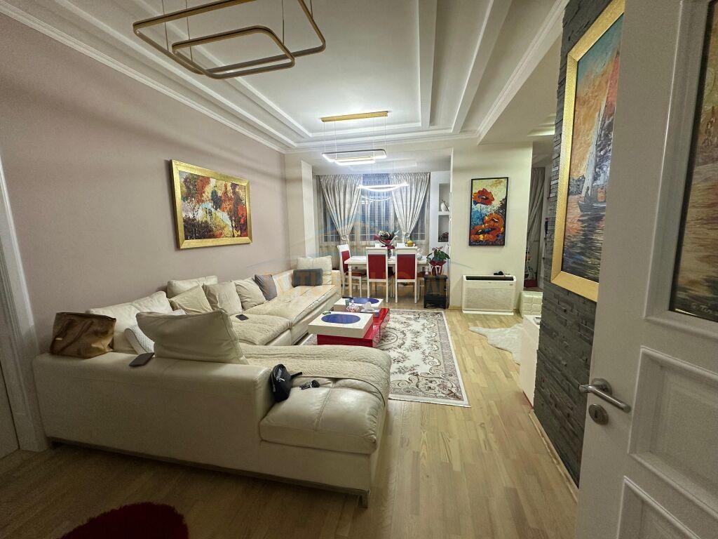 Shitet, Apartament 3+1+2, Kodra e Diellit, Tiranë.