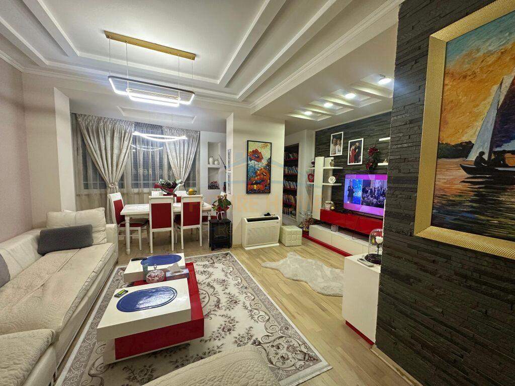 Shitet, Apartament 3+1+2, Kodra e Diellit, Tiranë.