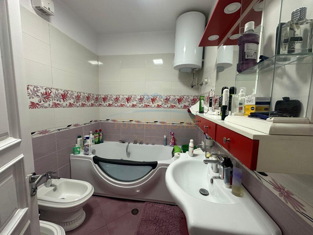 Shitet, Apartament 3+1+2, Kodra e Diellit, Tiranë.