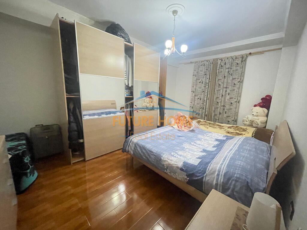 Shitet, Apartament 1+1, Komuna e Parisit, Tiranë