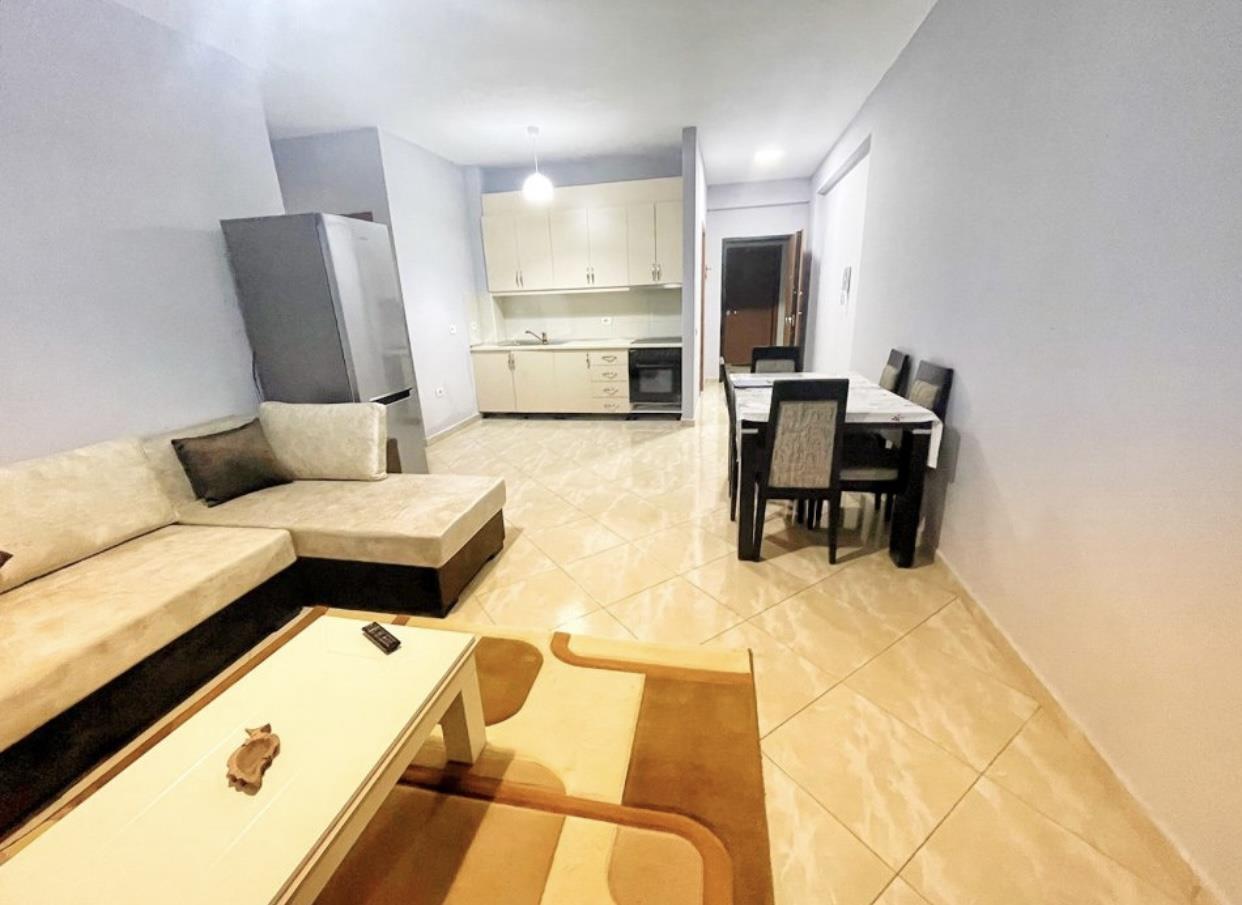 Liqeni Thate – Qera 2+1+2 me Ballkon