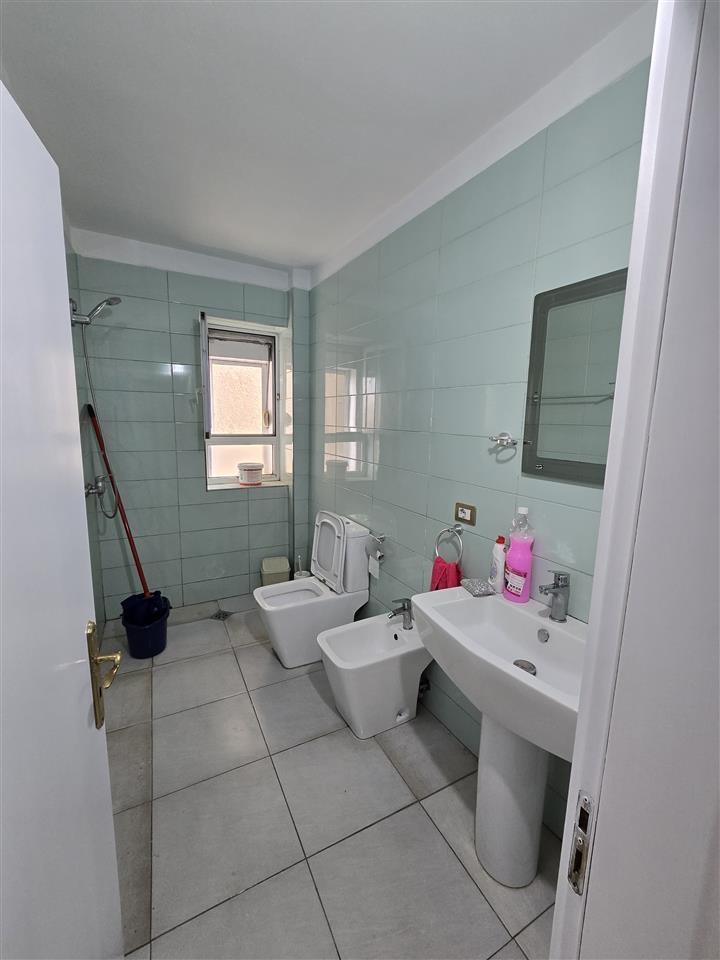 SHITET APARTAMENT 2+1+2+DEPO PRANE MUZEUT TE DESHMOREVE