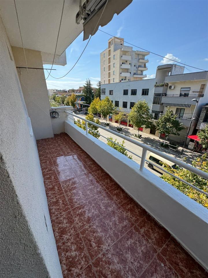 Kavaje,apartament 3+1+2 tualete,afer qendres.