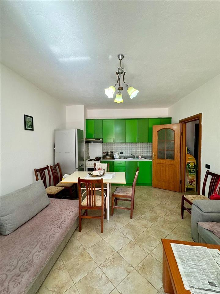 Mali Robit,apartament 1+1,afer California Hotel.