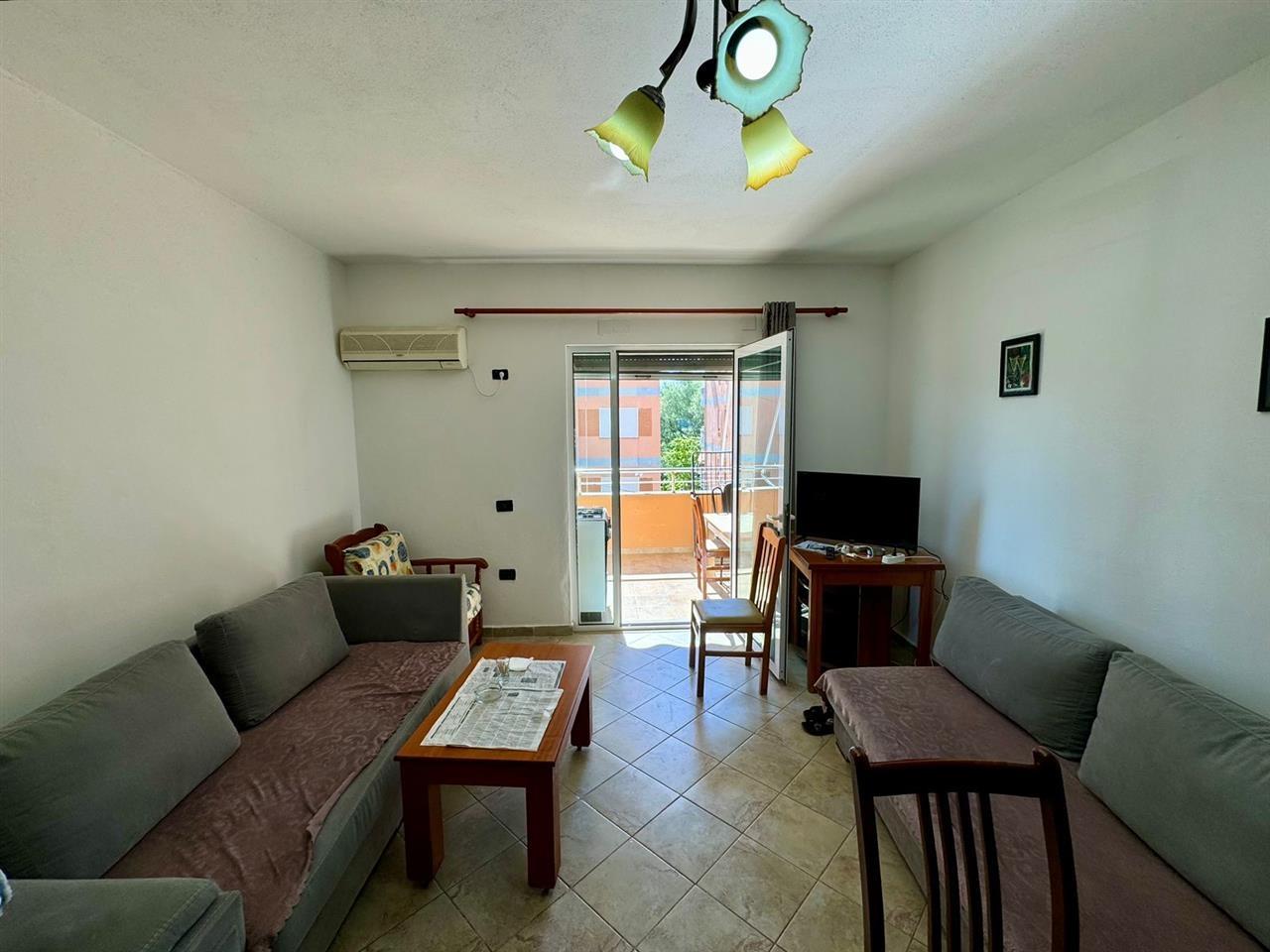 Mali Robit,apartament 1+1,afer California Hotel.