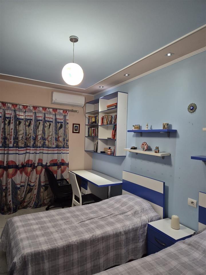 Jepet me qera Apartament 1+1 tek ish tregu elektrik