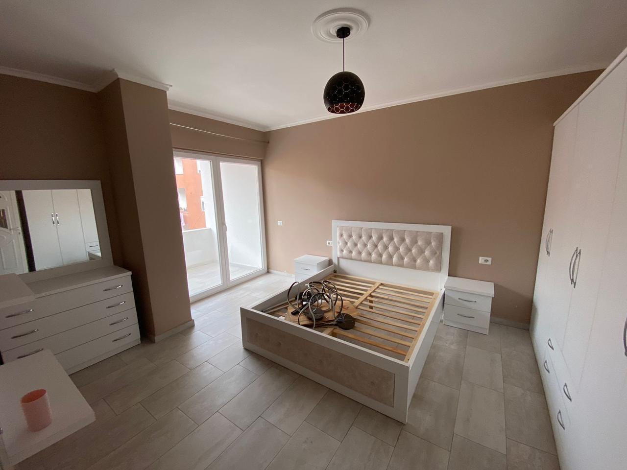 Shitet Apartament 1+1 ne Plazh