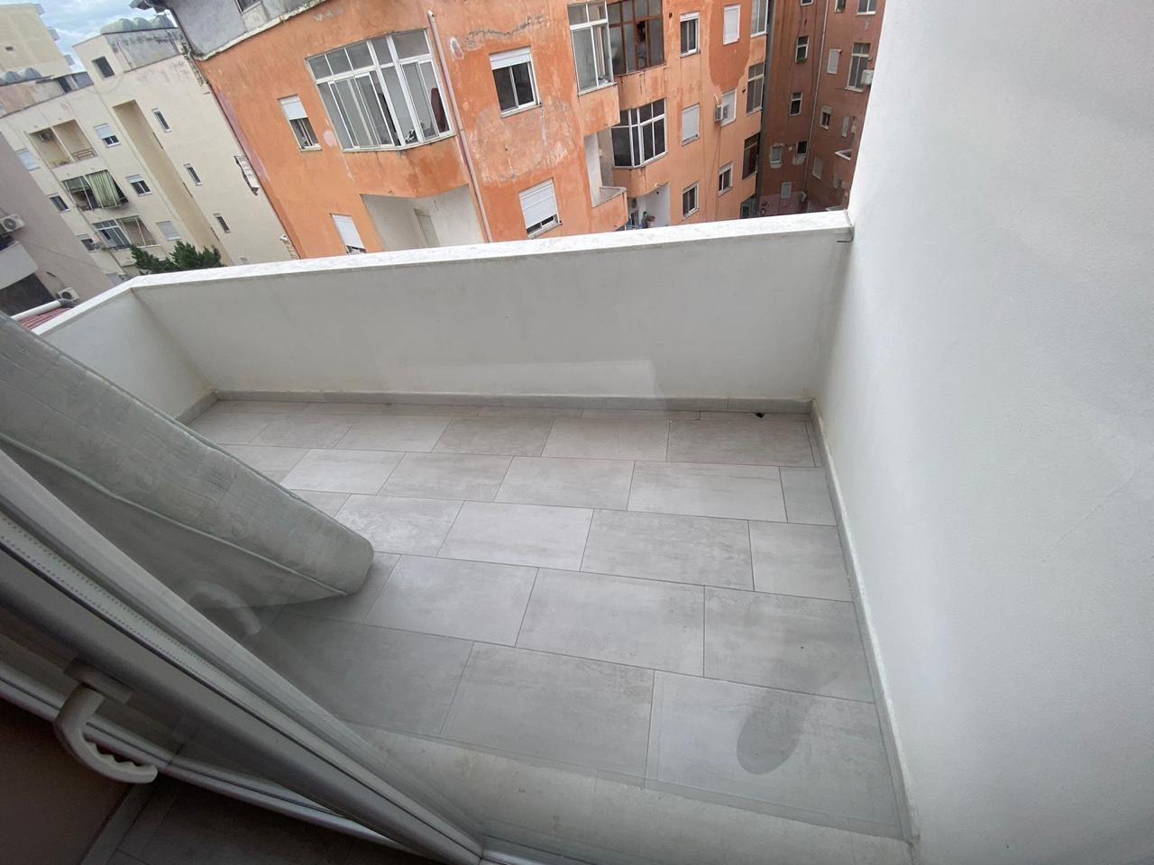 Shitet Apartament 1+1 ne Plazh