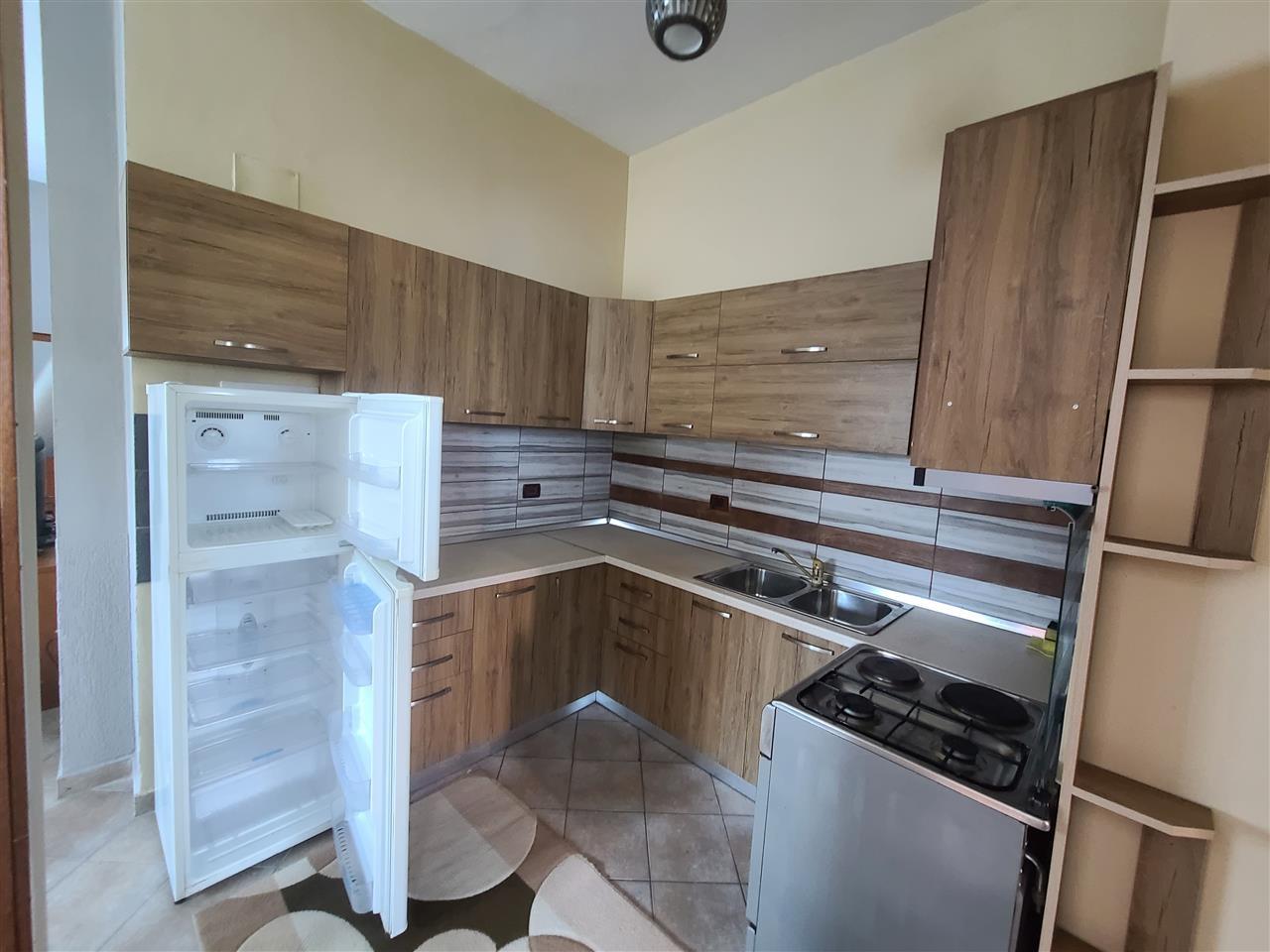 Jepet shtepi me qera