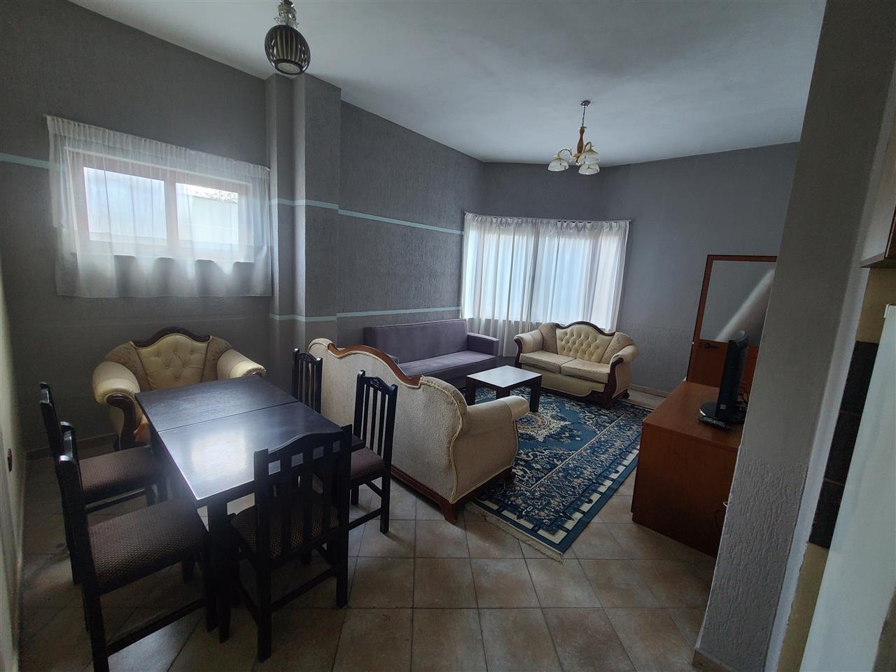 Jepet shtepi me qera