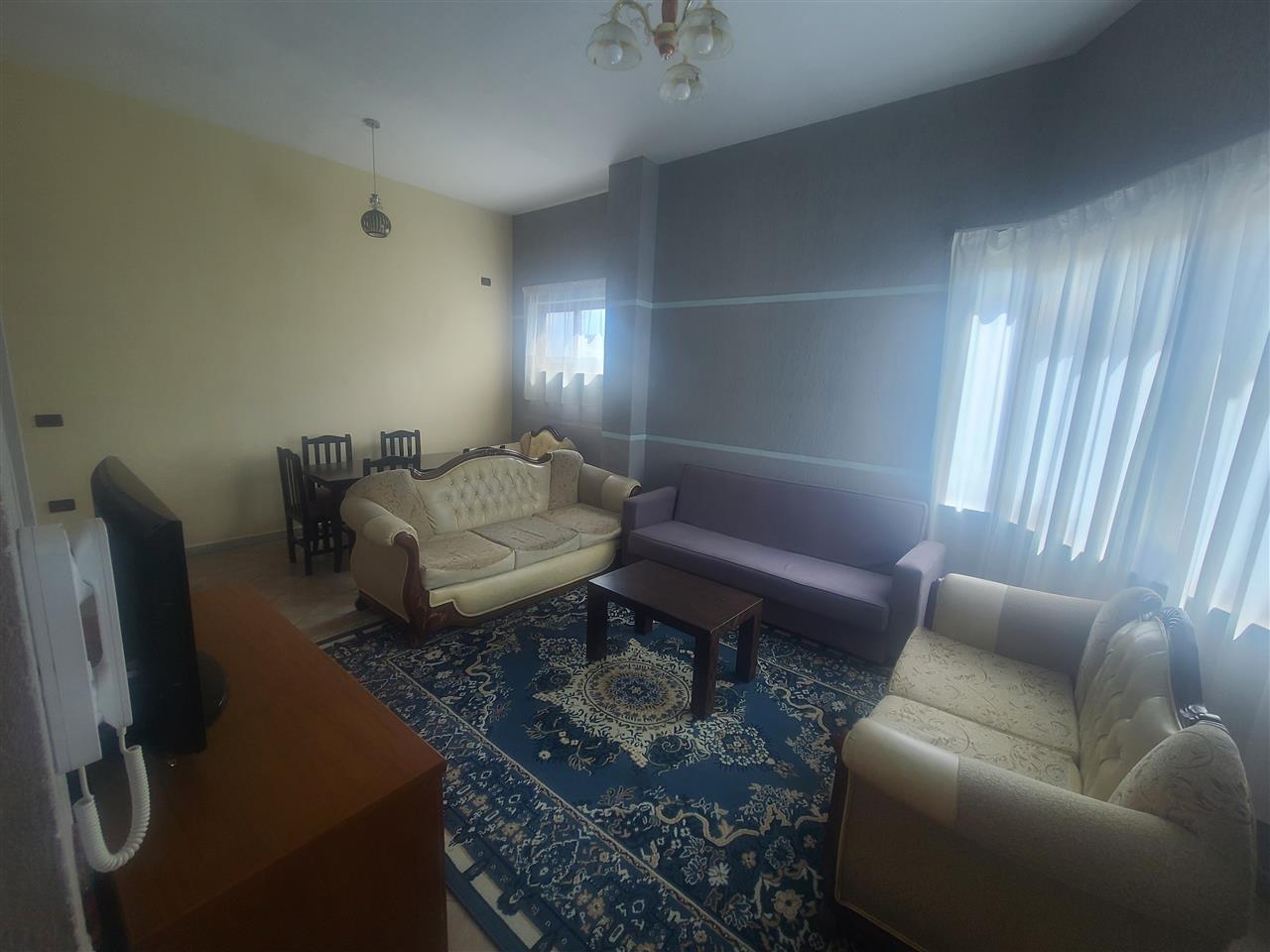 Jepet shtepi me qera