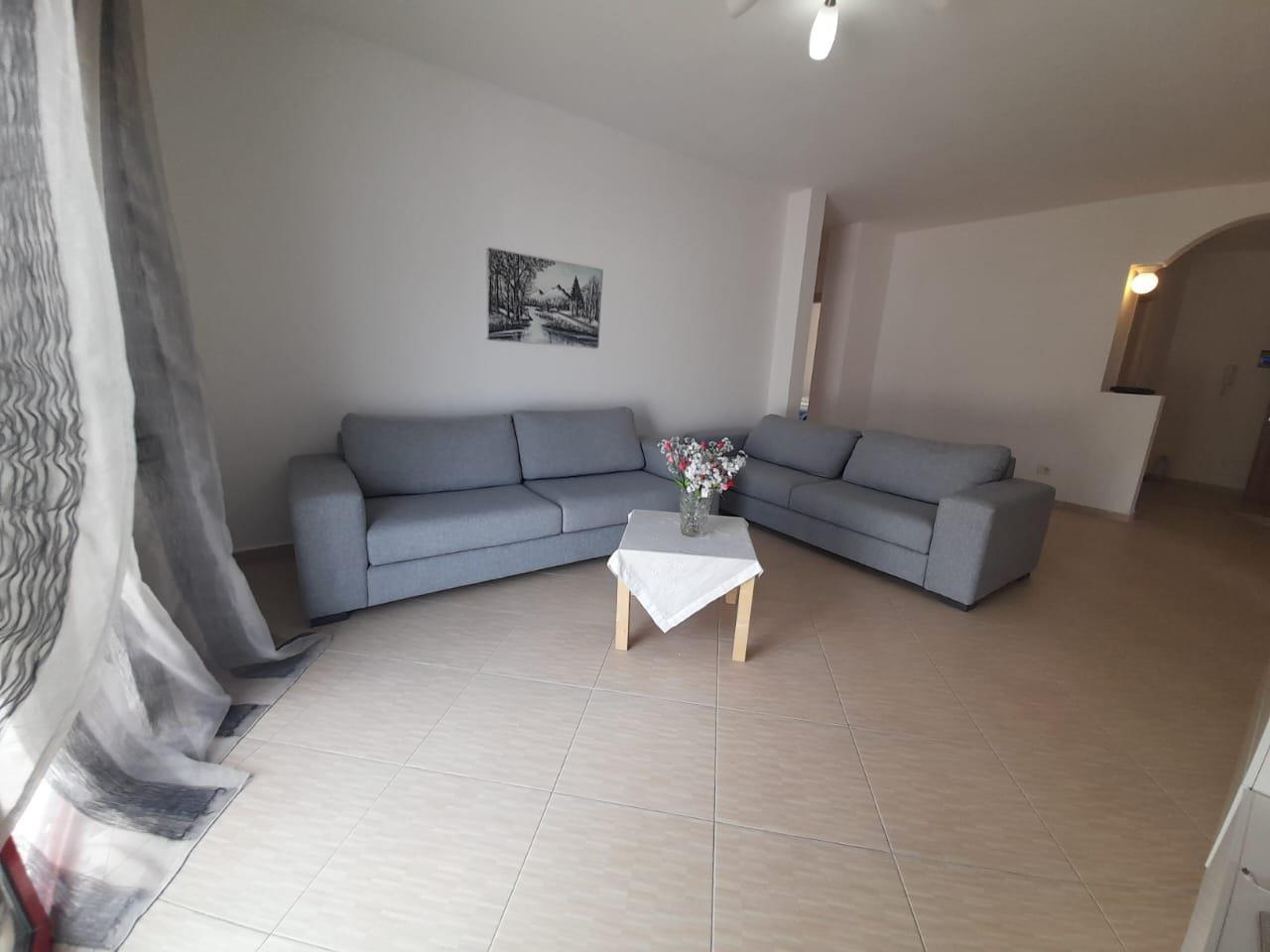 JEPET ME QIRA 2+1+2 TE GJYKATA