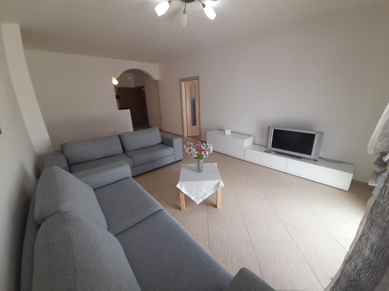 JEPET ME QIRA 2+1+2 TE GJYKATA