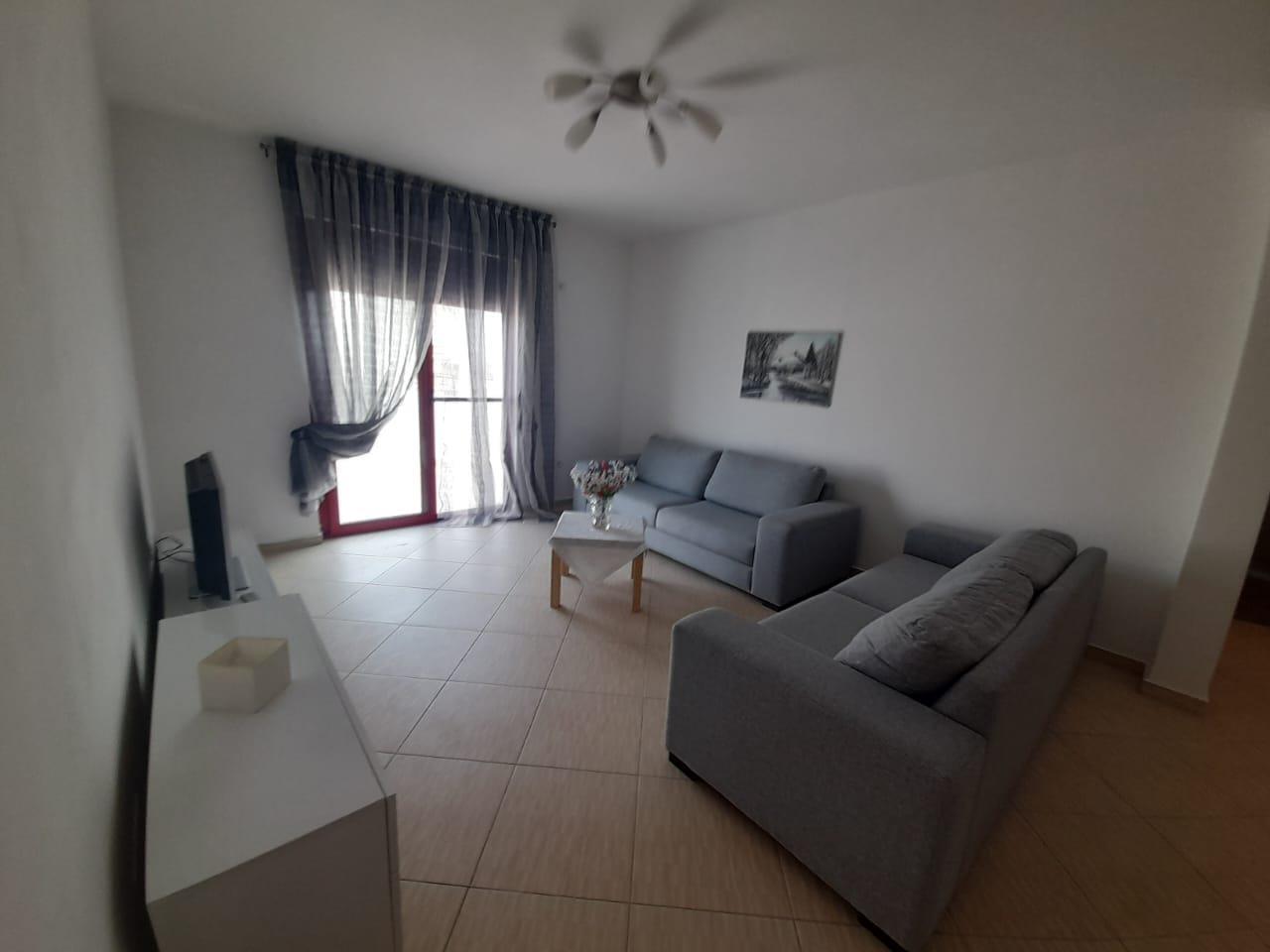 JEPET ME QIRA 2+1+2 TE GJYKATA