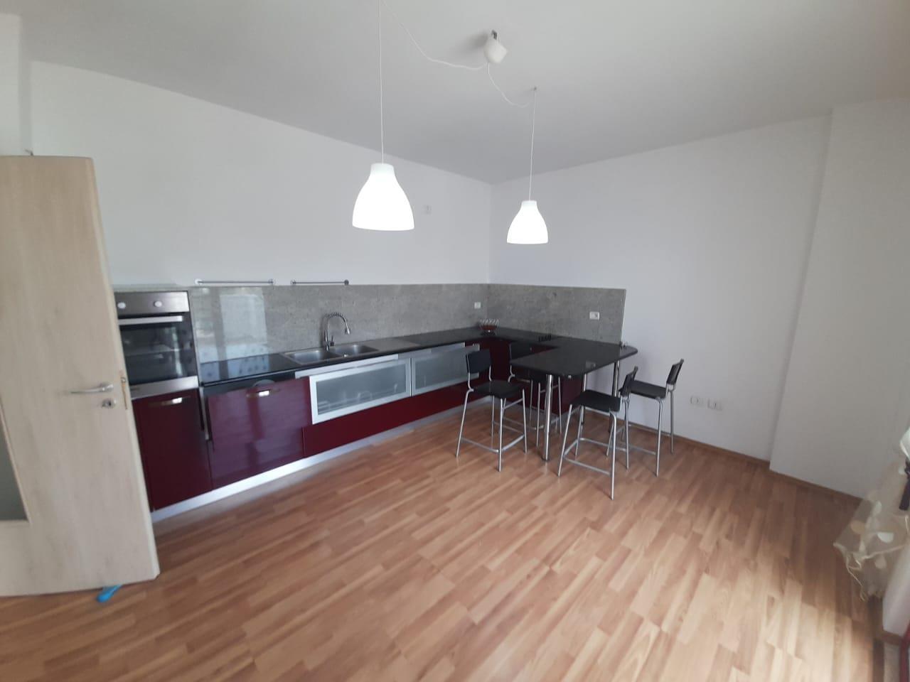 JEPET ME QIRA 2+1+2 TE GJYKATA