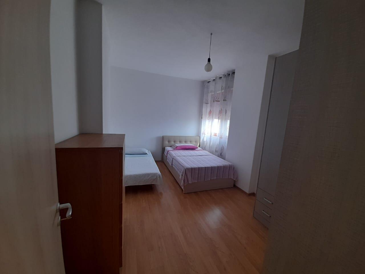 JEPET ME QIRA 2+1+2 TE GJYKATA