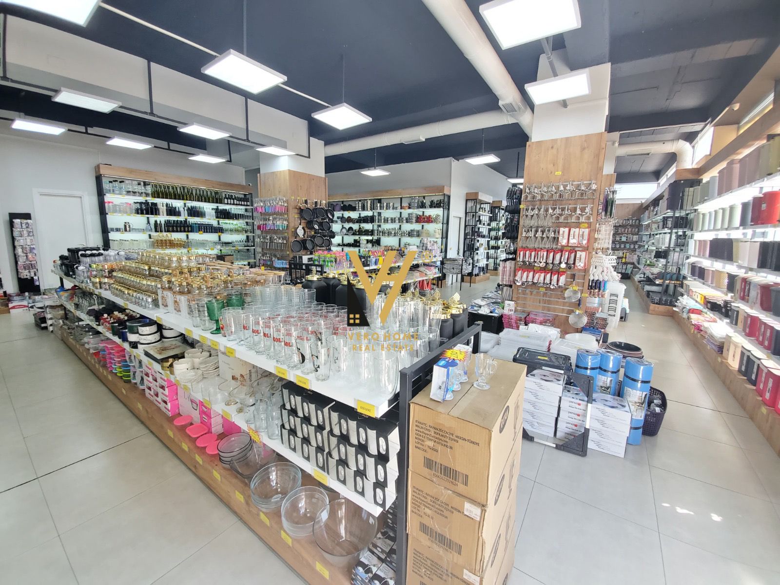 413 M2 TE KOMUNA E PARISIT 1.600.000 EURO