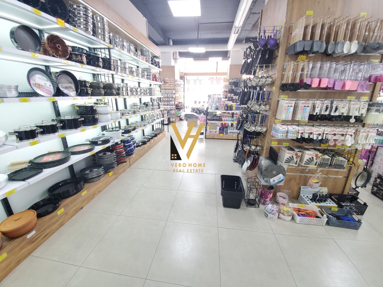 413 M2 TE KOMUNA E PARISIT 1.600.000 EURO