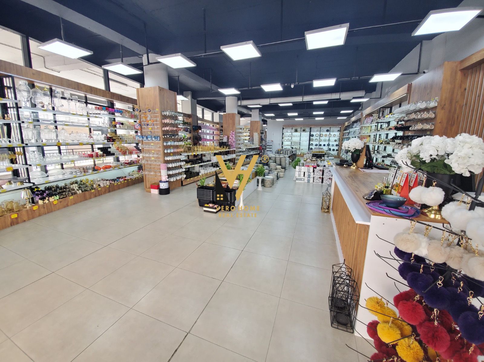 413 M2 TE KOMUNA E PARISIT 1.600.000 EURO