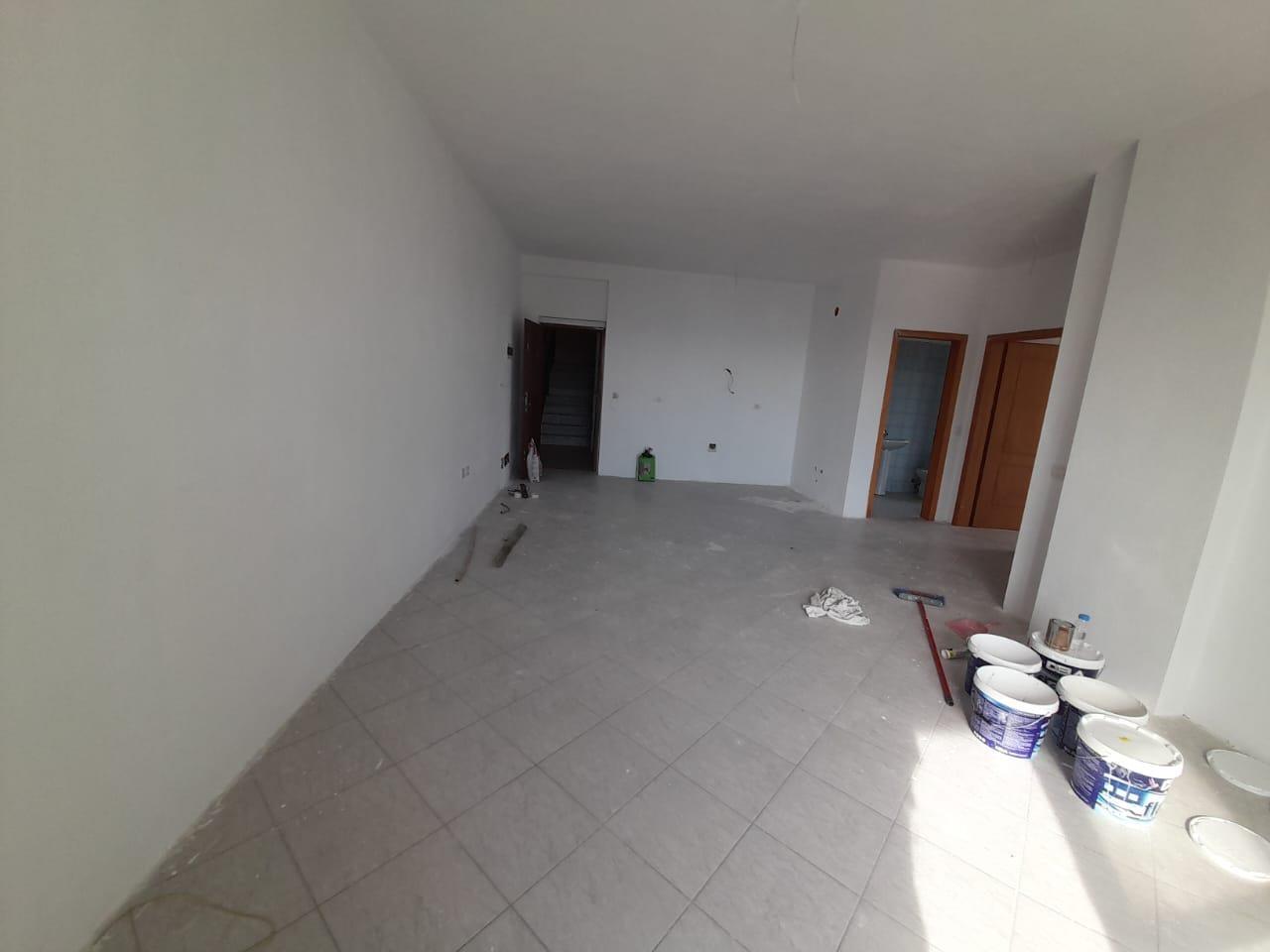 SHITET APARTAMENT NE SHKEMBIN E KAVAJES