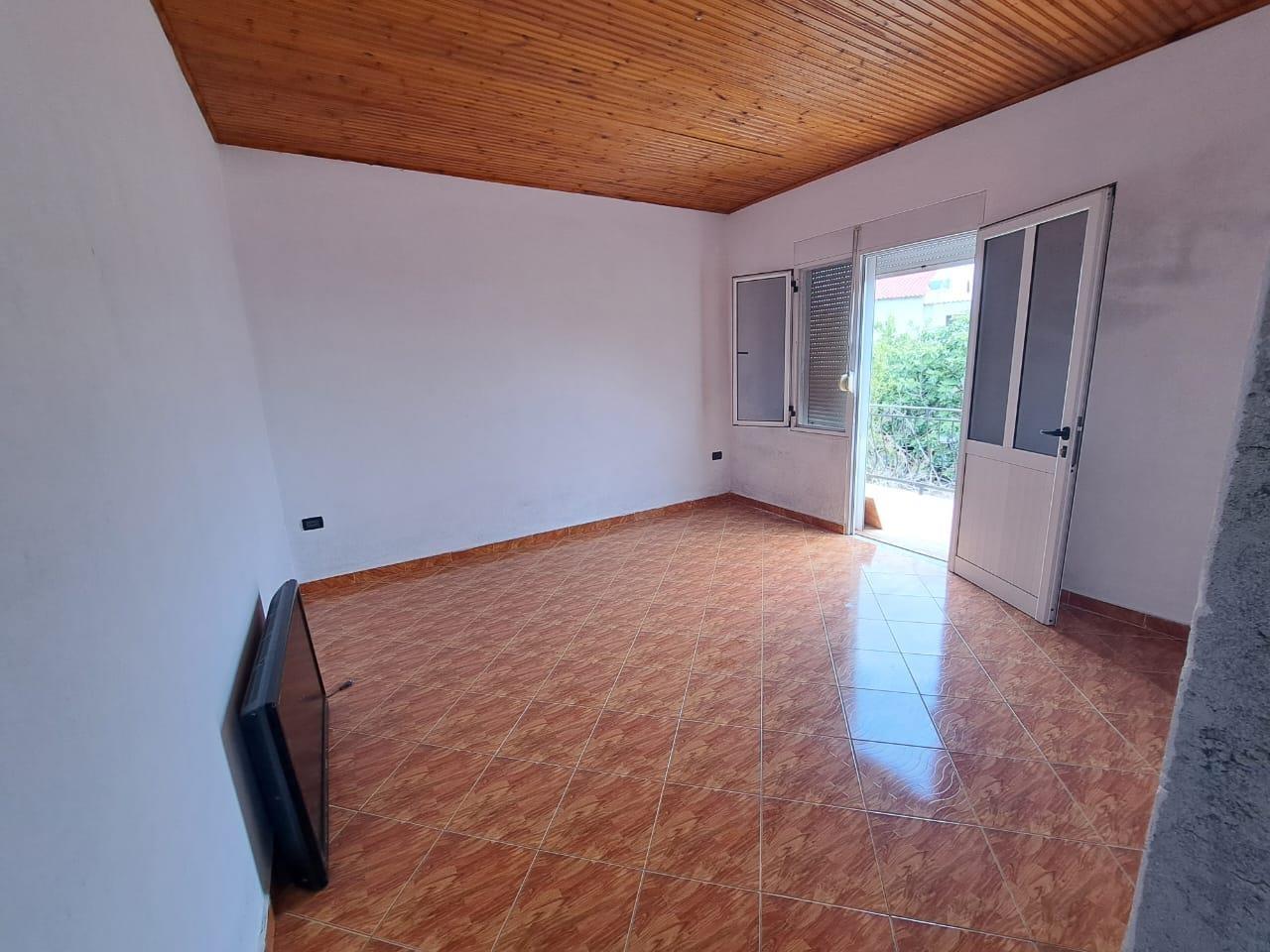 Kavaje,shtepi 2 kateshe(+podrum),lagjia”Sharre’.