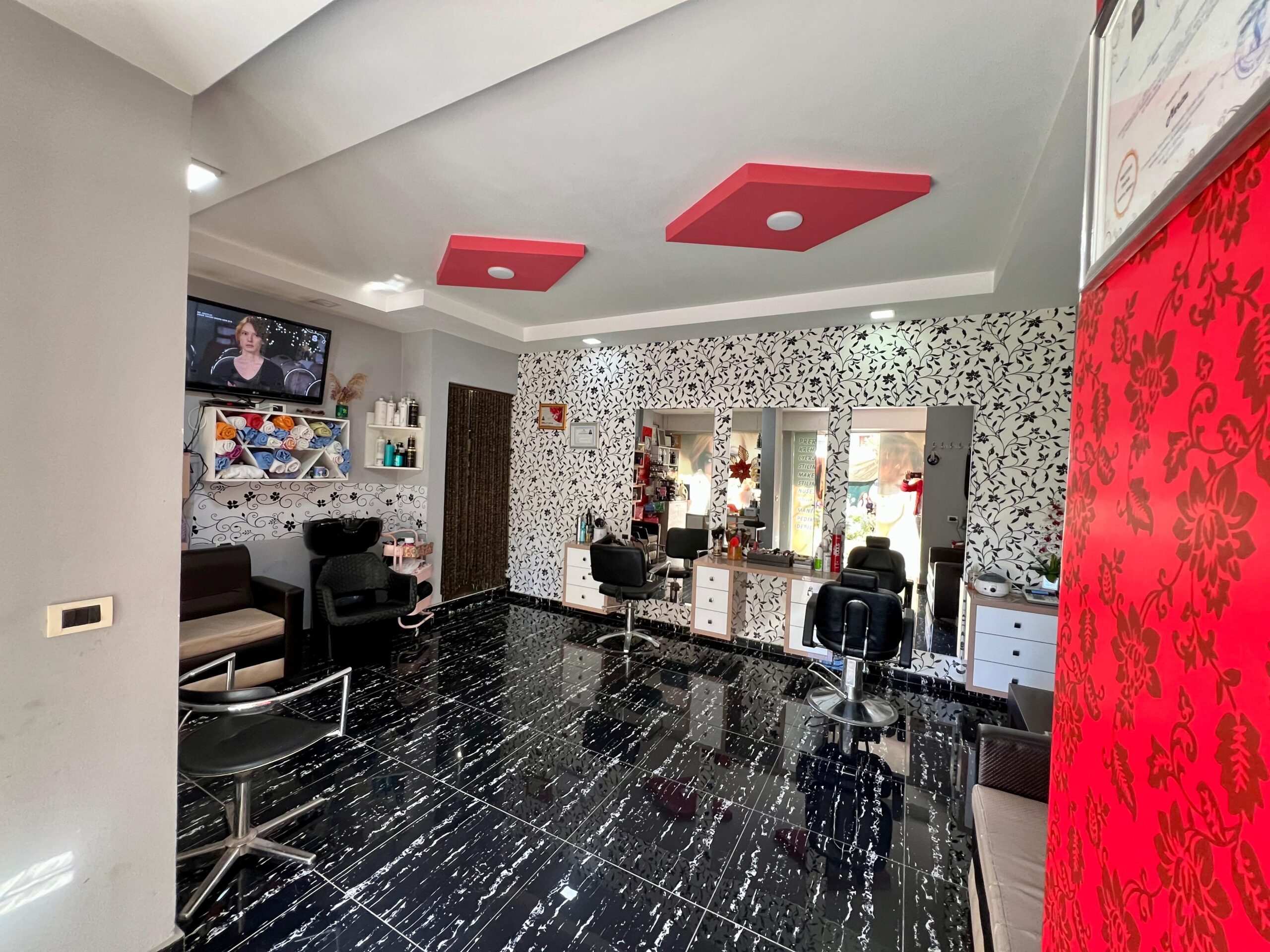 Shitet, Ambient, “Ali Demi” – Tiranë 60.000 Euro