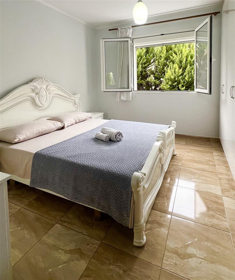 Rr.kavajes apartament me qera ditore