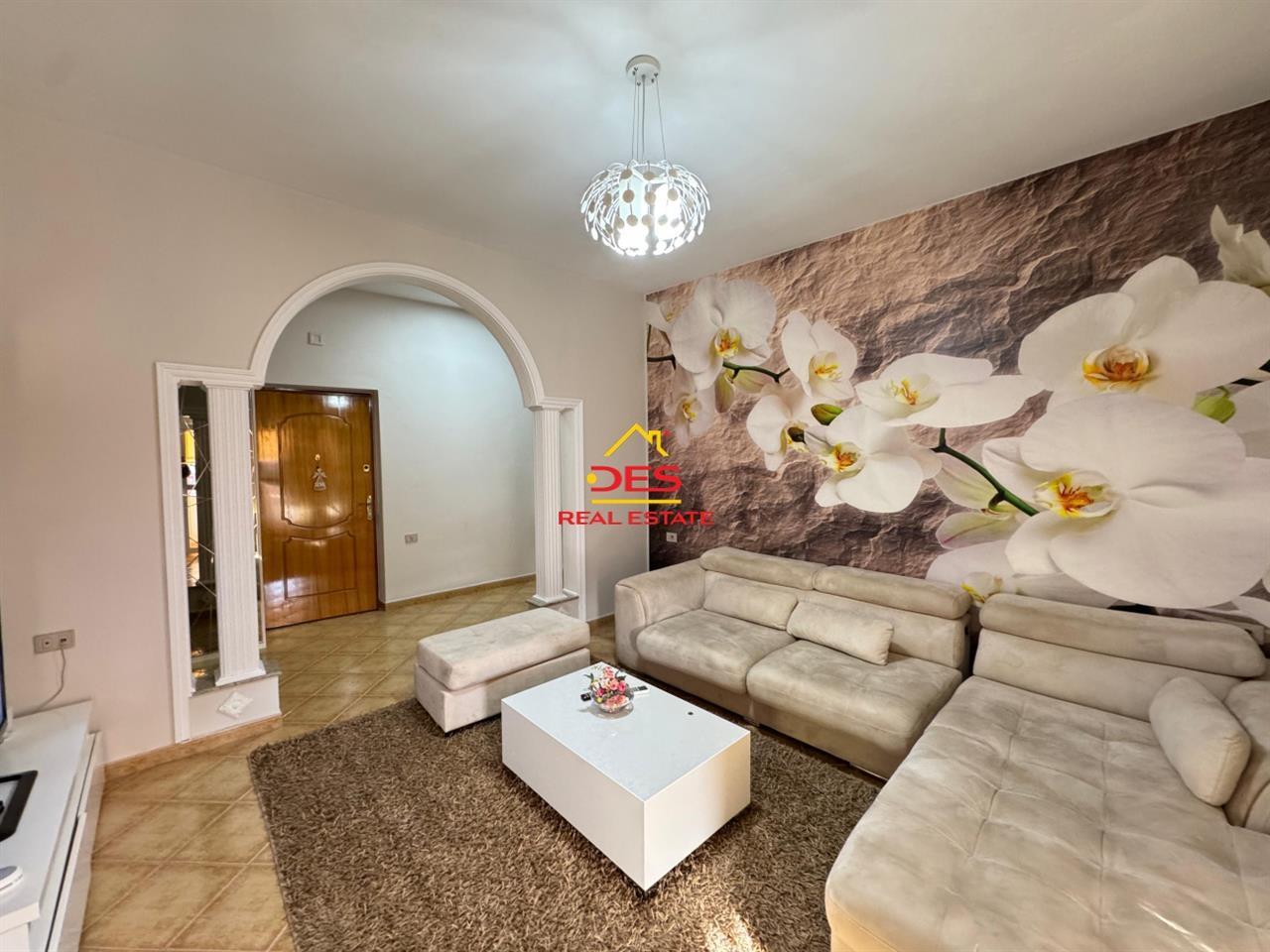 JEPET ME QIRA APARTAMENT 2+1 PRANË TEATRIT “PETRO MARKO” ,VL