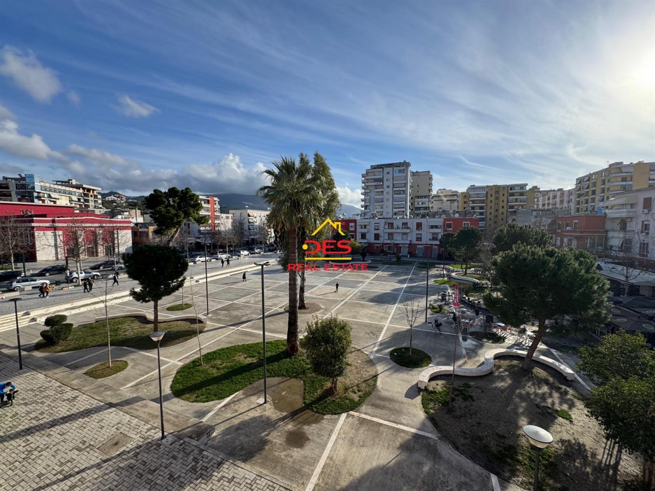 JEPET ME QIRA APARTAMENT 2+1 PRANË TEATRIT “PETRO MARKO” ,VL