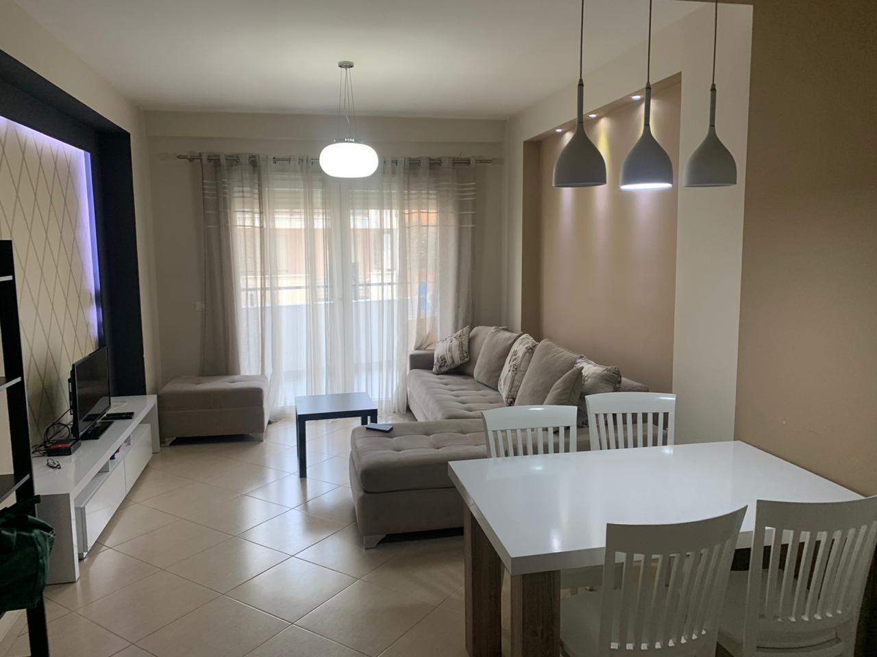 Komuna e Parisit me qera