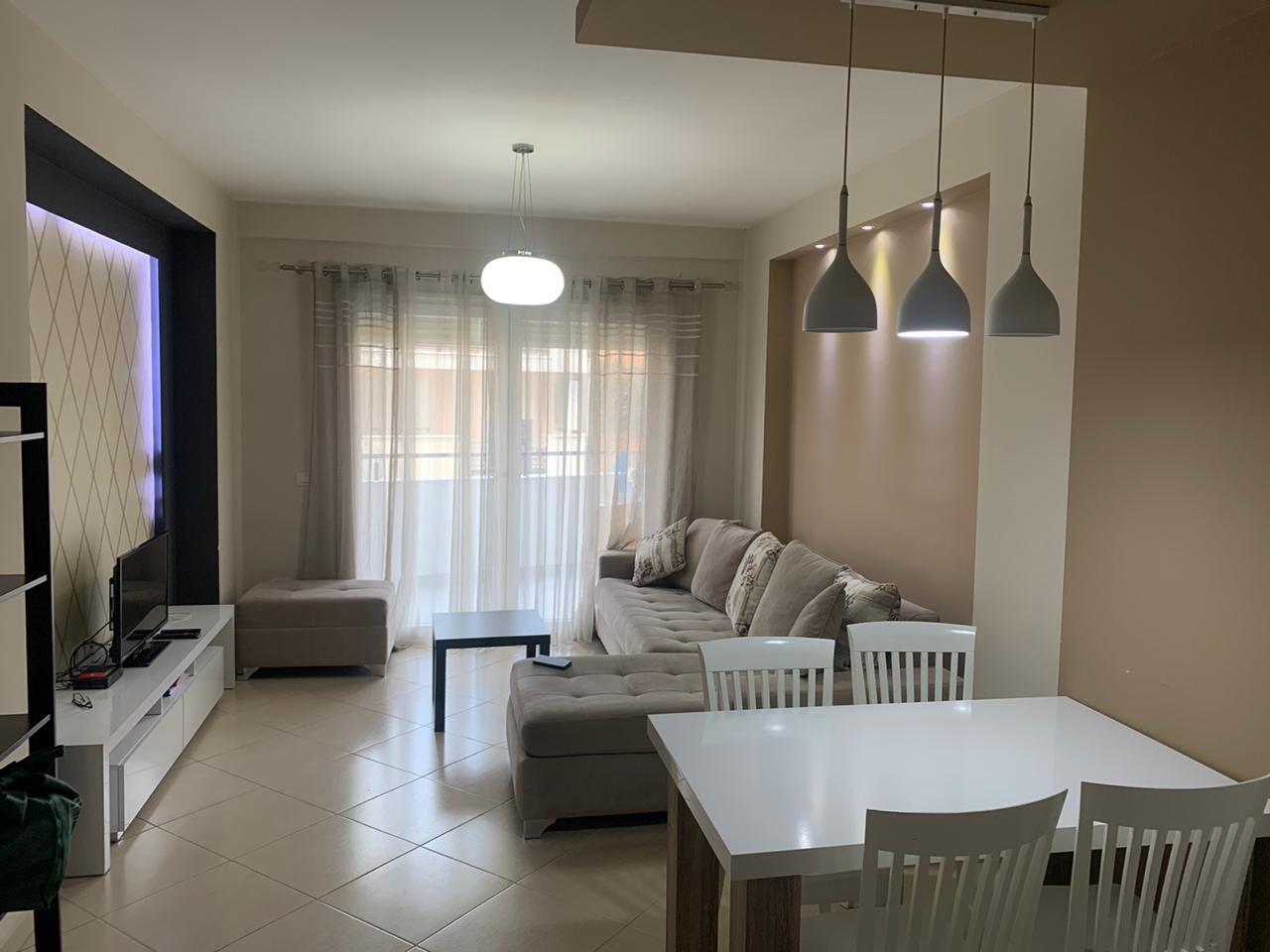 Komuna e Parisit me qera