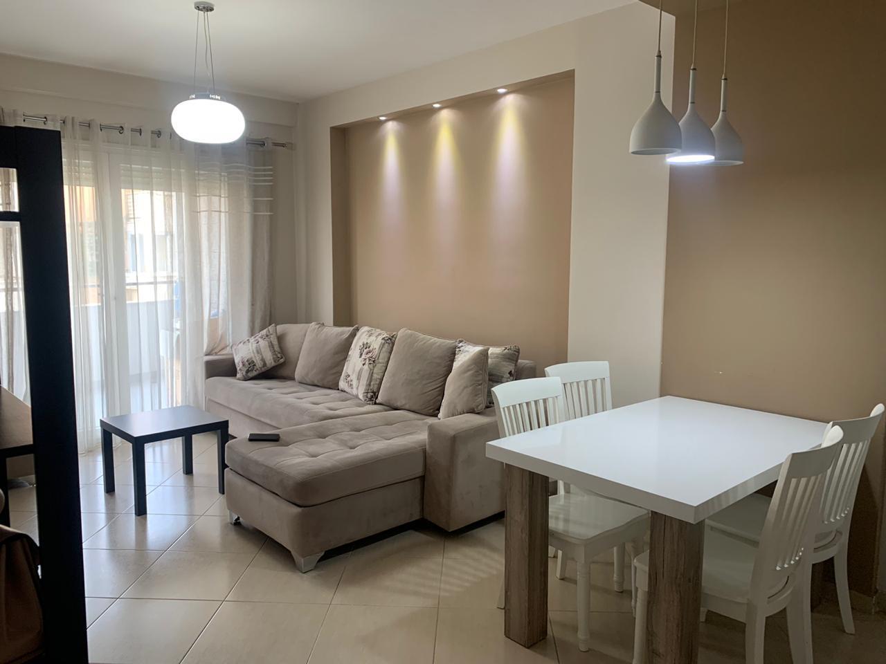 Komuna e Parisit me qera