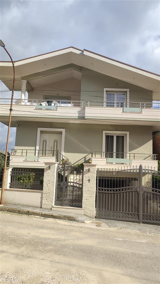 Shitet super vilë në lagjen 1 maj