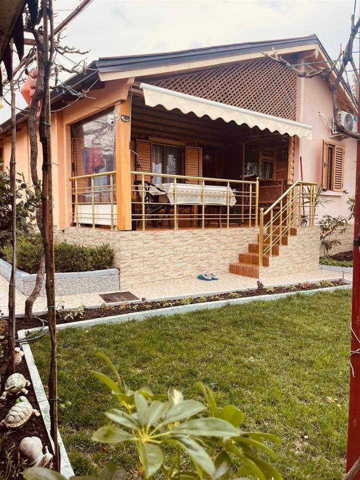 Shitet vila tek Gjiri i Lalzit