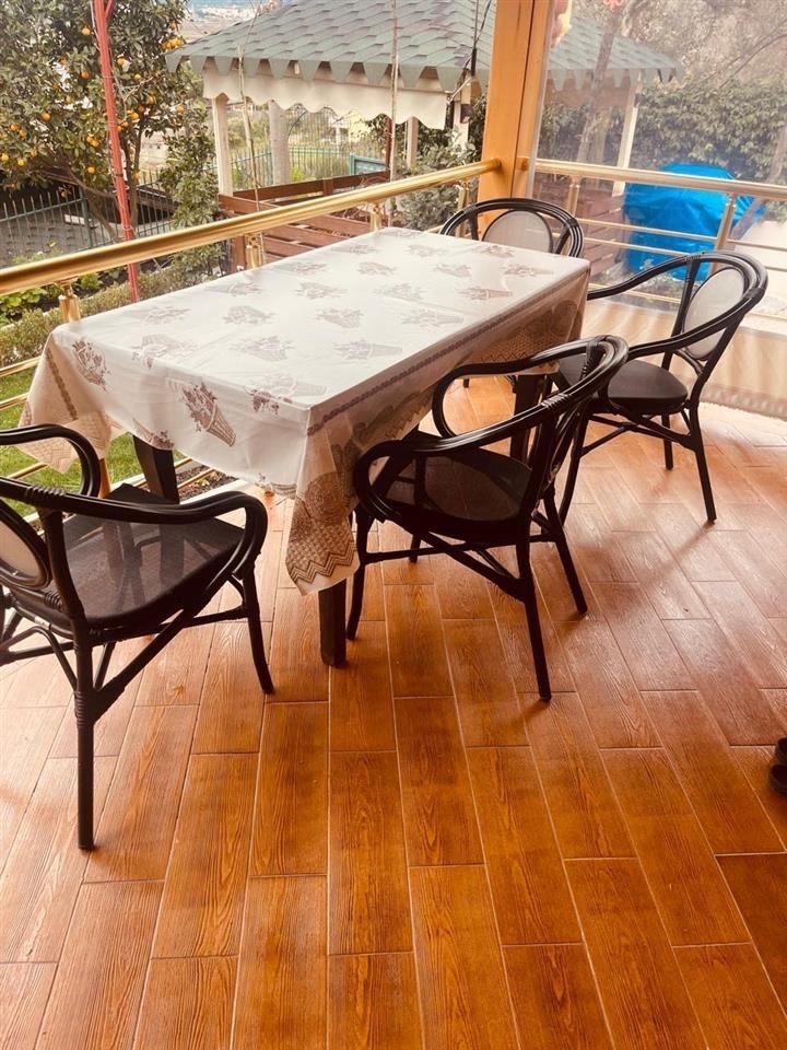 Shitet vila tek Gjiri i Lalzit