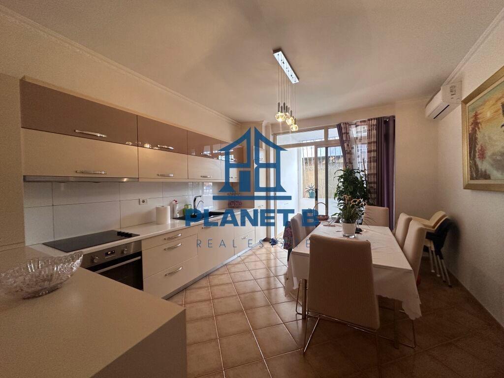 Jepet me qera apartamenti 2+1 tek shtëpia e Oficerave,Vlorë