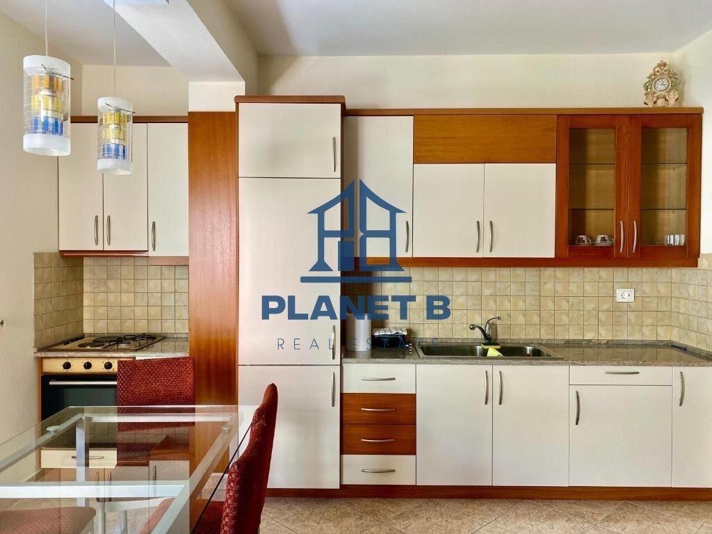 JEPET ME QIRA APARTAMENT 2+1+2 NË LUNGO MARE,VLORË