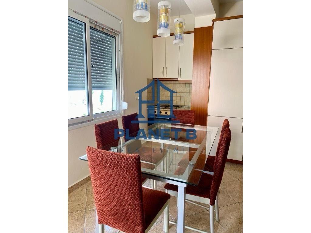 JEPET ME QIRA APARTAMENT 2+1+2 NË LUNGO MARE,VLORË