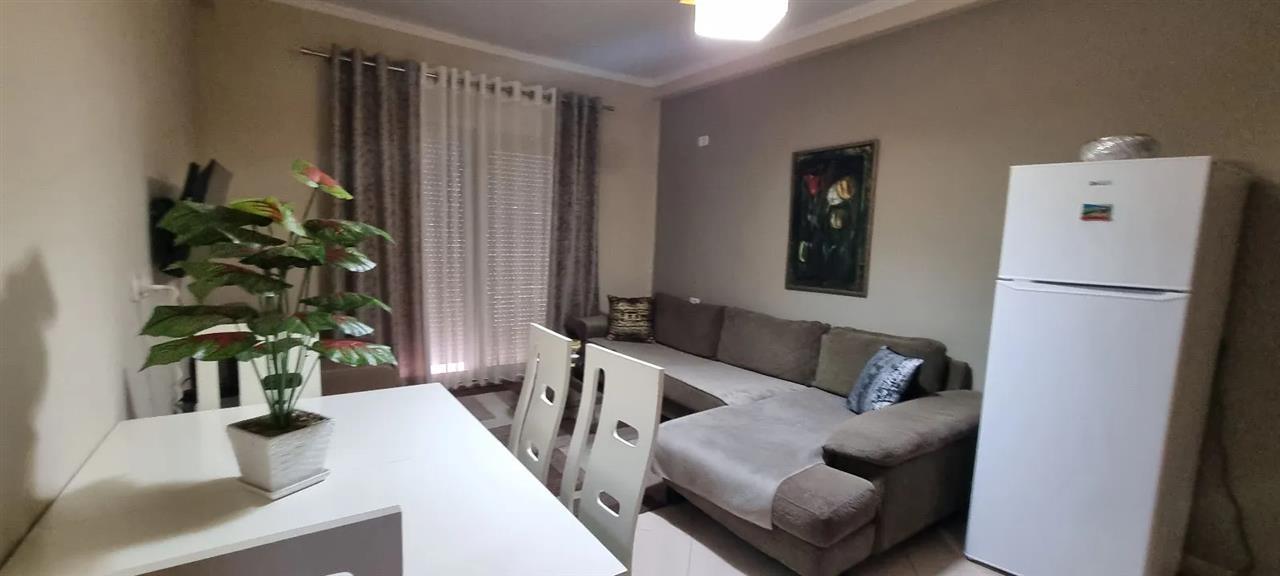 Jepet me qera apartamenti 1+1 në lagjen Jani Vruho.BERAT