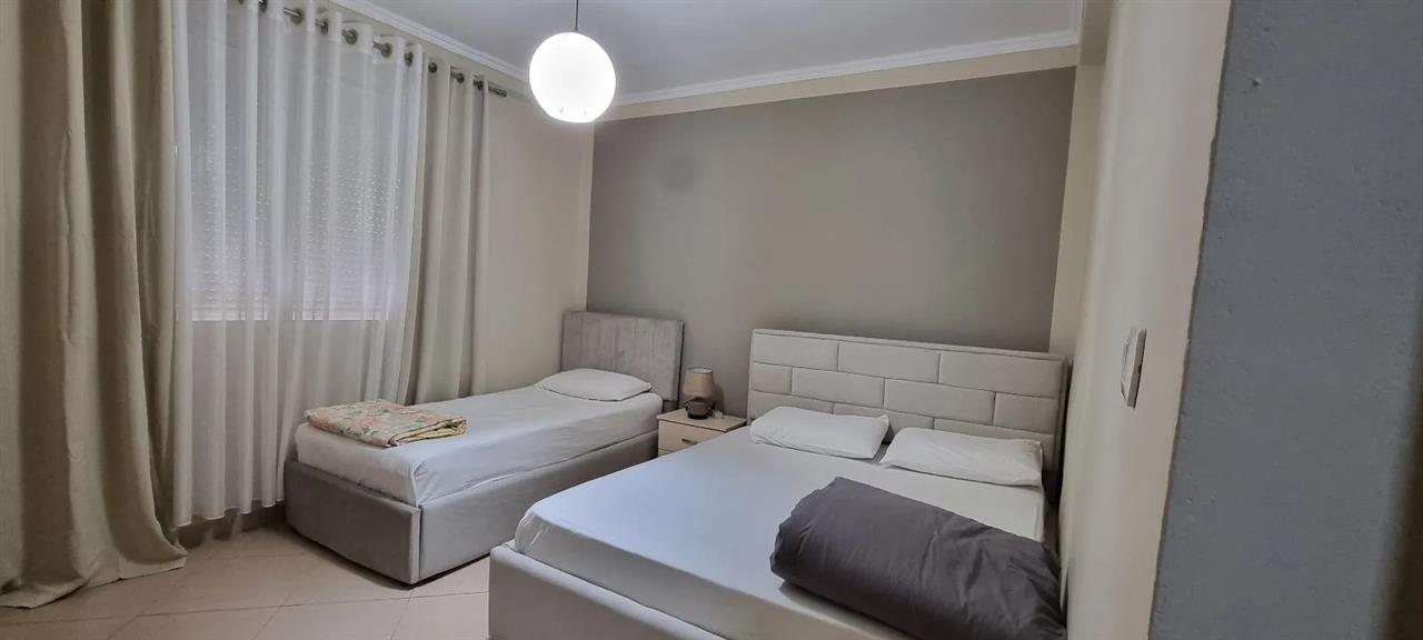 Jepet me qera apartamenti 1+1 në lagjen Jani Vruho.BERAT