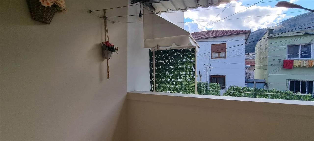 Jepet me qera apartamenti 1+1 në lagjen Jani Vruho.BERAT