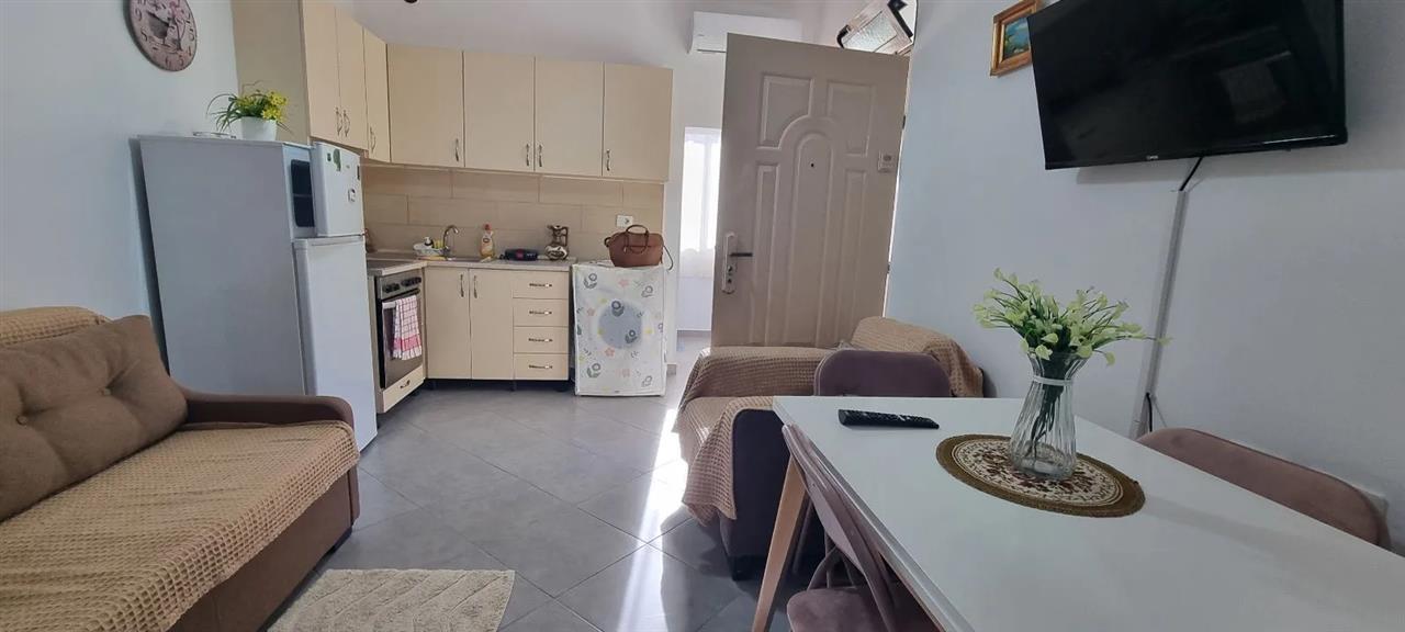 Jepet me qera apartamenti 1+1 në lagjen Jani Vruho.BERAT