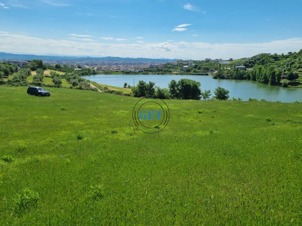 Shitet Tokë , Spitall,Durres